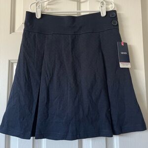 NWT, size 14 navy pull on uniform skort by IZOD